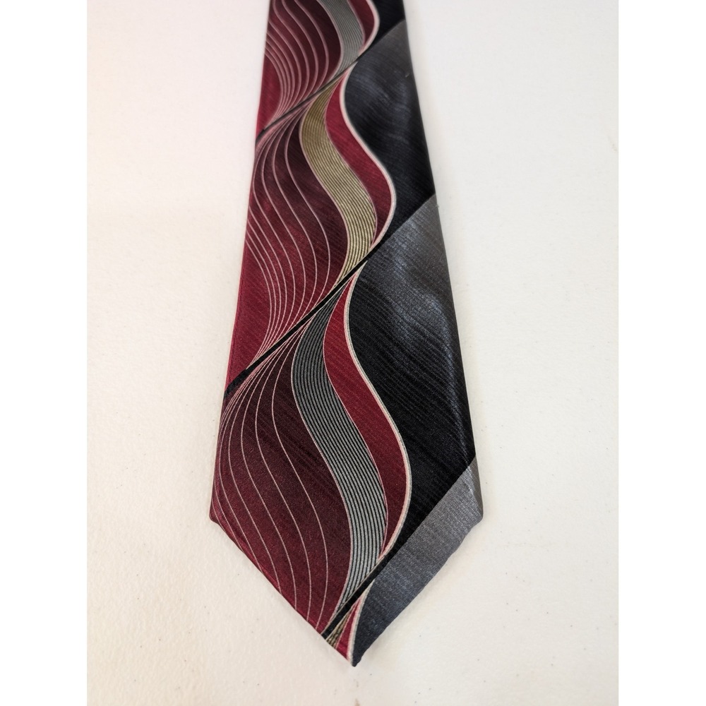 GEORGE Men's Necktie, Abstract Wavy Lines, Red Gray Black Gold Elegant‎ 56.5"